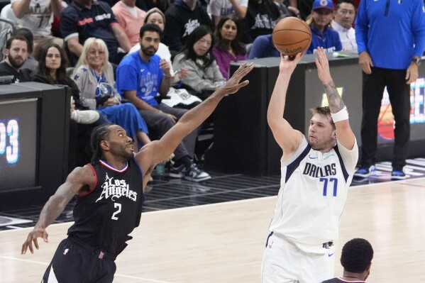Rusty Kawhi Leonard returns to the Clippers’ lineup in 96-93 loss to Luka Doncic and the Mavericks