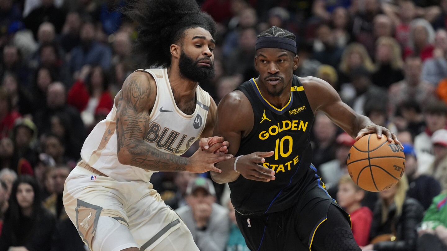 Jimmy Butler gets off to a good start with Warriors by scoring 25 points against Bulls in his debut | AP News