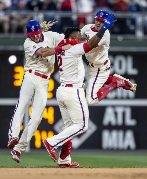 Phillies top Yankees 8-7 for 3rd straight walkoff victory