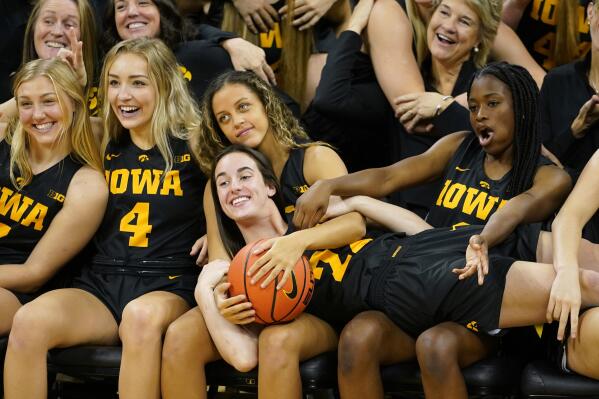 No. 9 Hawkeyes' Caitlin Clark sets high bar for her encore | AP News