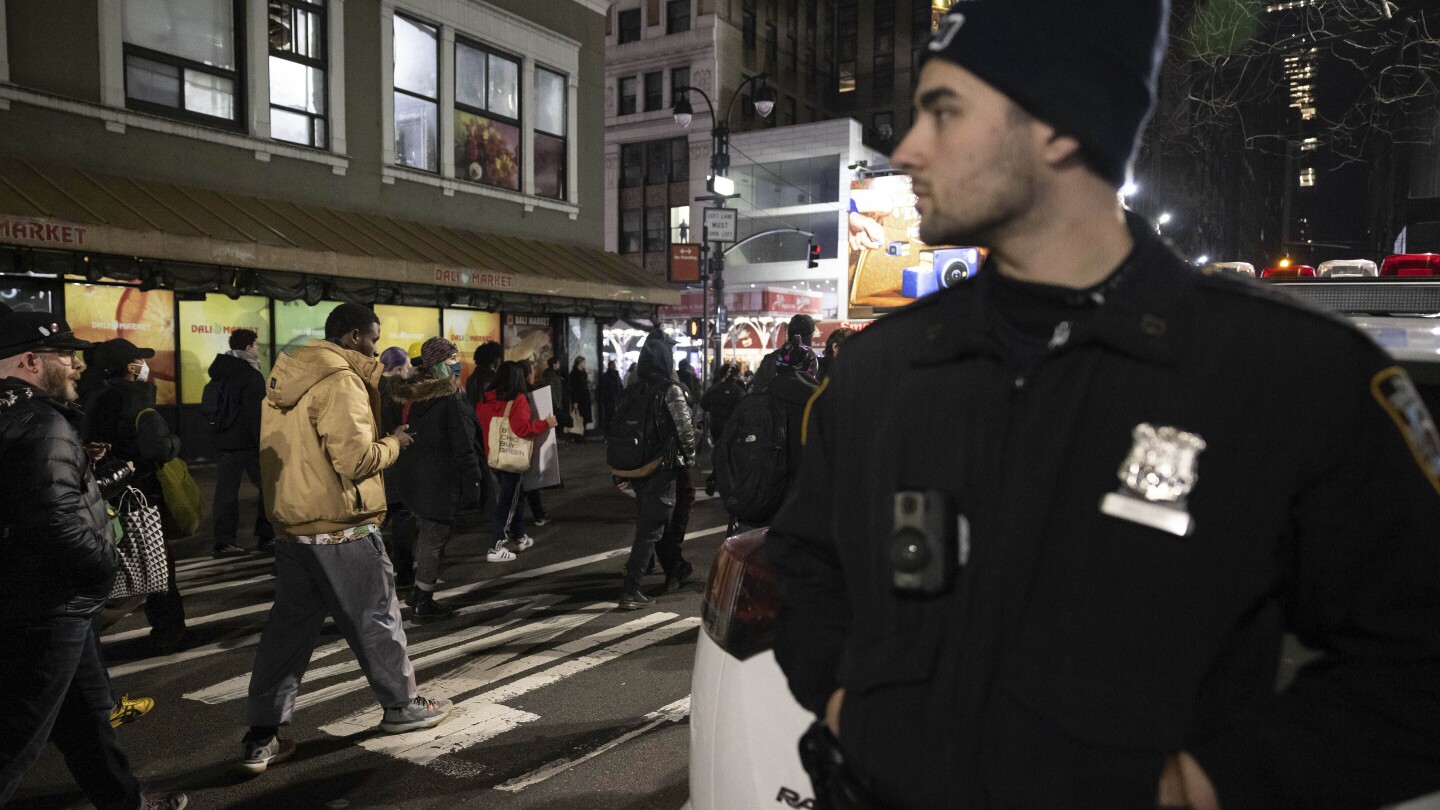 След като полицейските спирания са в светлината на прожекторите, съветът на Ню Йорк се очаква да отмени кмета на законопроекта за прозрачност