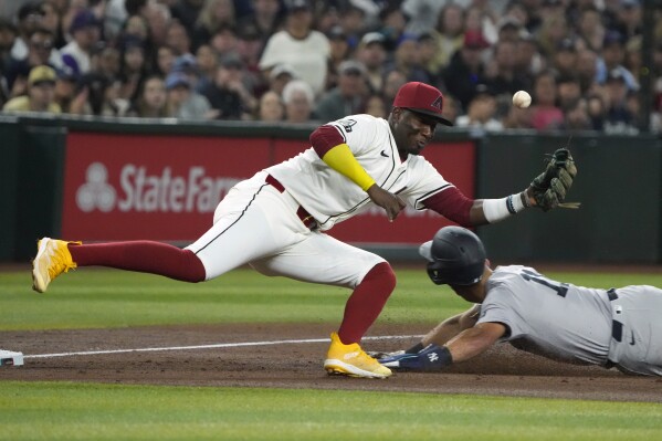 Diamondbacks shortstop Geraldo Perdomo to have surgery to repair torn  meniscus in right knee | AP News