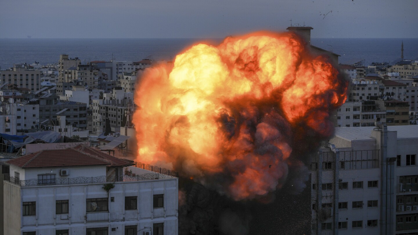 Izrael walczy z bojownikami Hamasu, liczba ofiar śmiertelnych w kraju sięga 600
