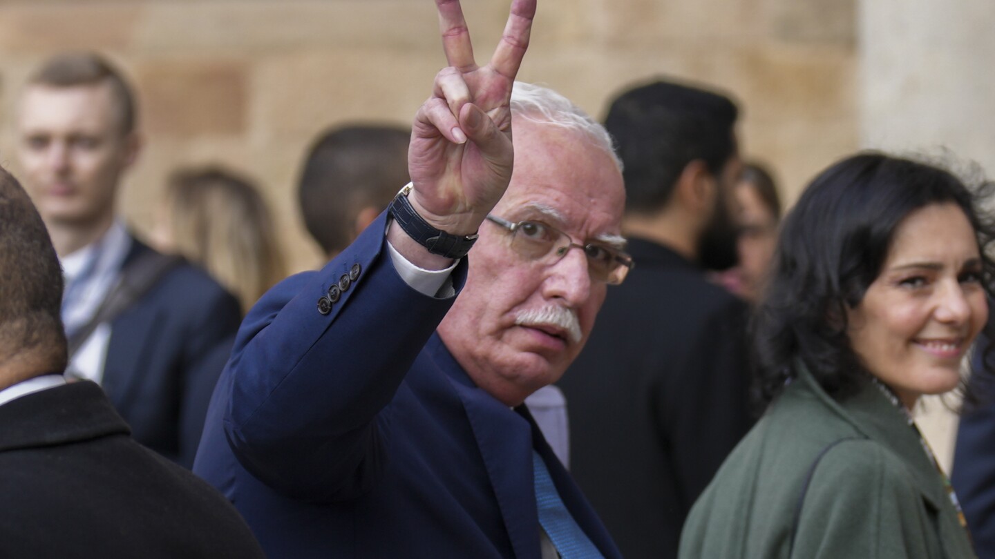 El embajador palestino ha pedido que se amplíe el alto el fuego en Gaza cuando la Unión Europea y los Estados árabes se reúnan en España.