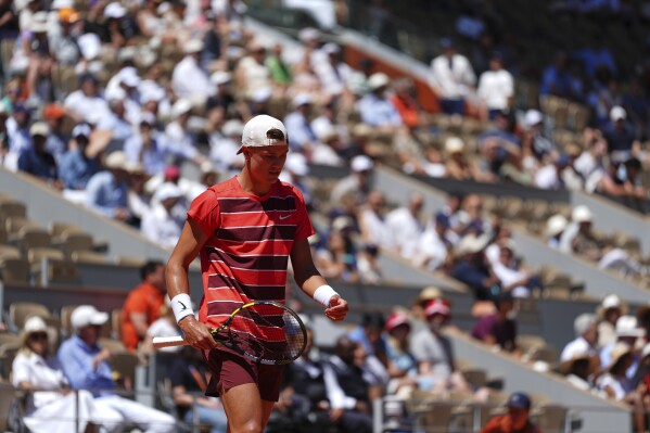 Denmark's Holger Rune walks on the court as he plays France's Quentin Halys during their third round match of the French Tennis Open, at the Roland-Garros stadium, in Paris, Friday, May 30, 2025. (AP Photo/Lindsey Wasson)