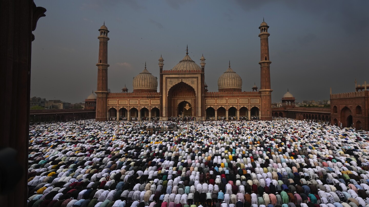 МАЛАПУРАМ, Индия (АП) — Не позволява на мюсюлмански мигранти да
