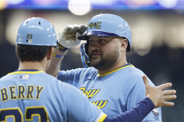Tellez 8th-inning single lifts Brewers over Angels 2-1