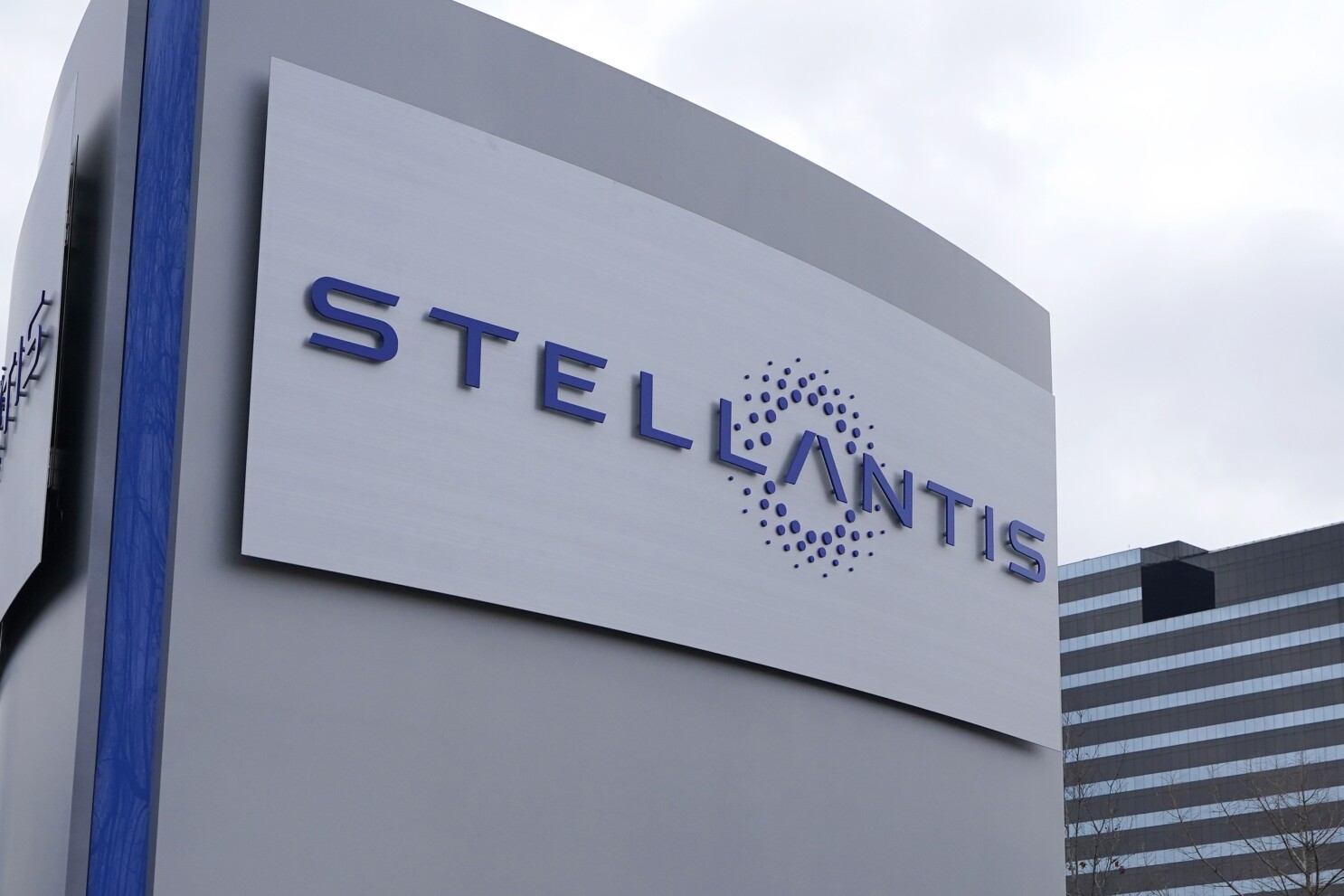 Car maker Stellantis names a new CEO from within its ranks