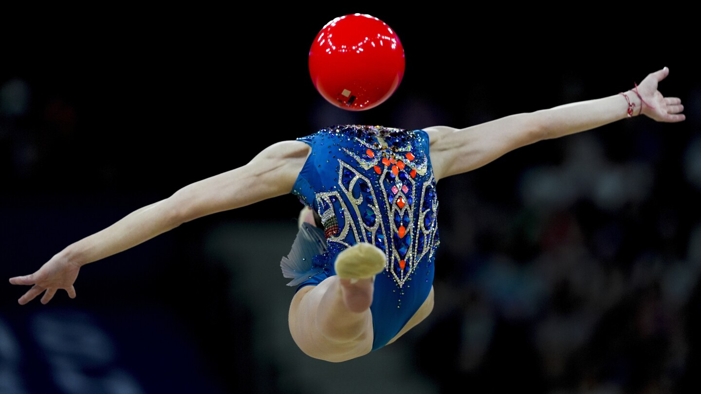 ZOOM IN: AP’s top sports photos of the year are worth a close look
