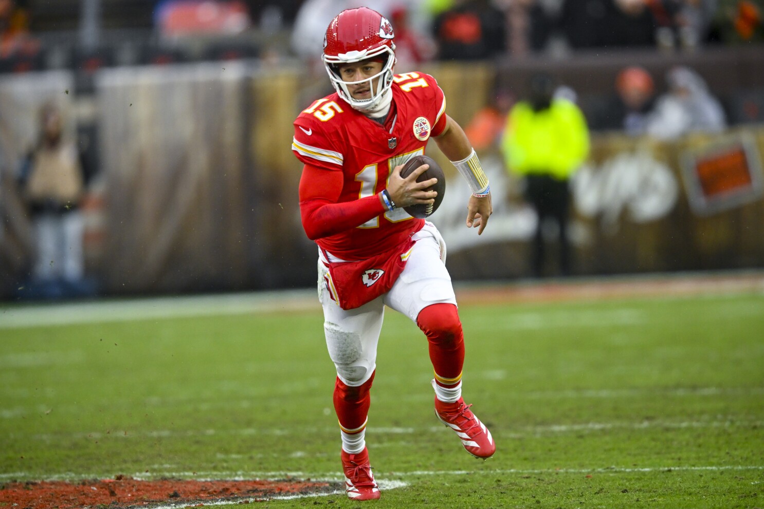 Chiefs QB Patrick Mahomes expects to play vs. Texans in matchup of AFC West and South champions