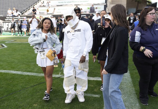 What to Wear to a Baseball Game, According to Our Favorite Celebs