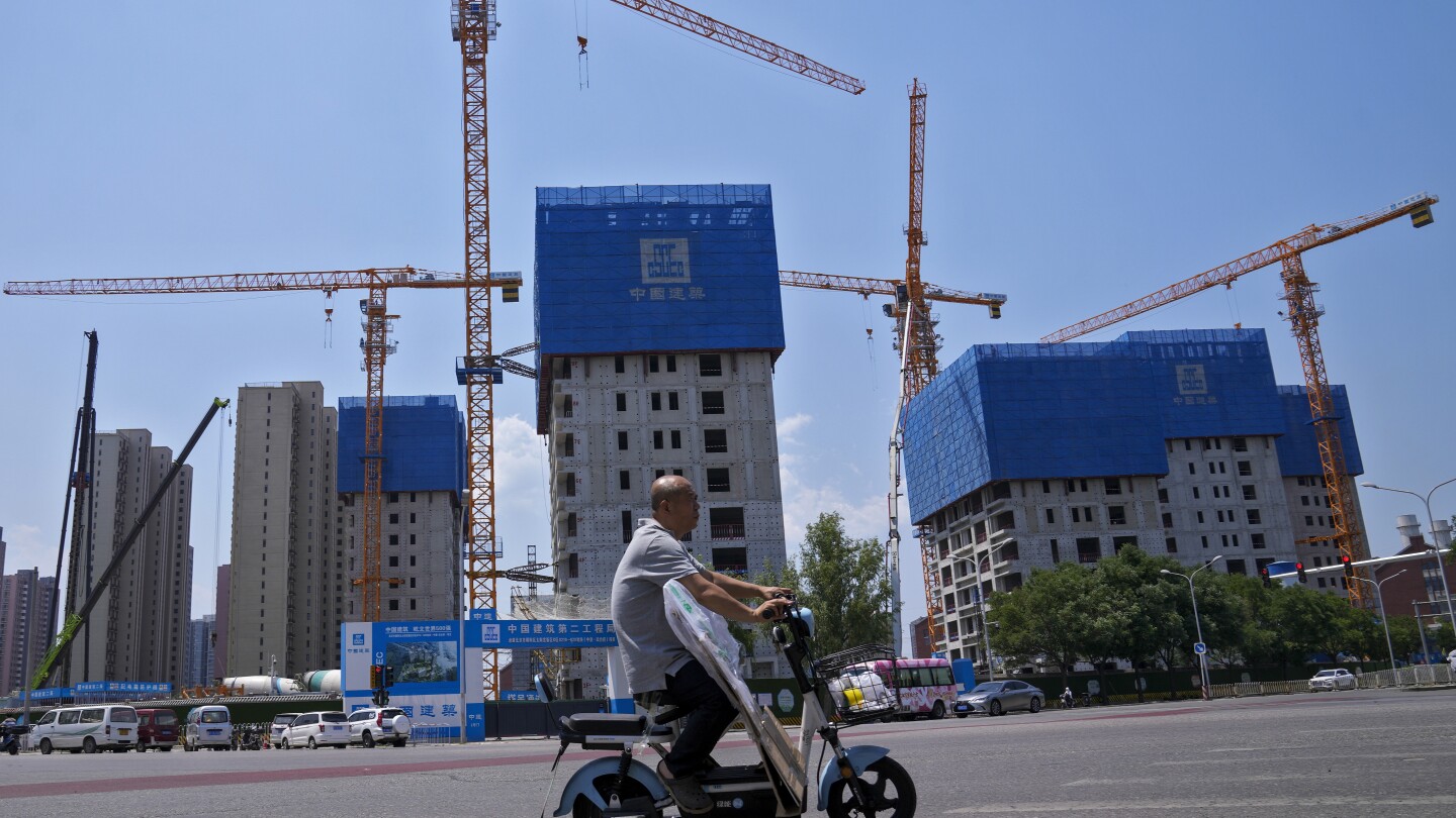 Китай обещава помощ за наемателите, наред с други стъпки за подпомагане на болния си пазар на имоти