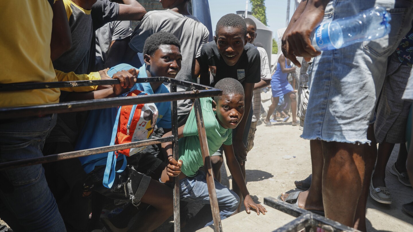 Haitians struggle to survive amid gang violence in the capital