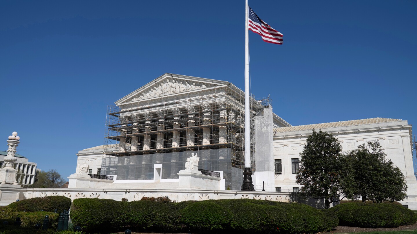 Trump administration asks Supreme Court to oust board members fired by president while case goes on