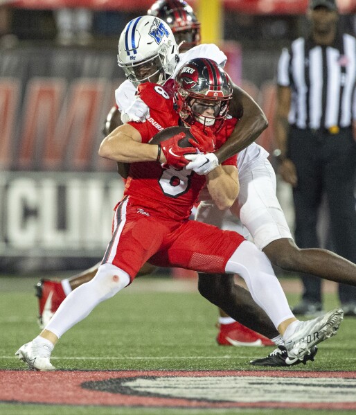 Austin Reed accounts for 3 touchdowns as Western Kentucky tops Middle  Tennessee 31-10