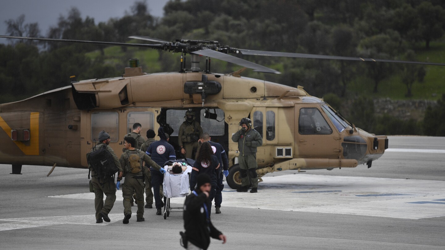 Поглед към арсеналите на Израел и ливанската милиция Хизбула, докато трансграничните удари ескалират