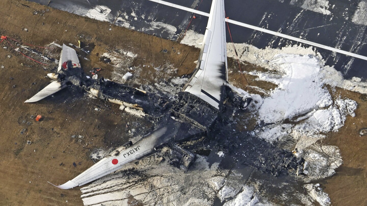 Япония издава подобрени извънредни мерки след фаталния сблъсък на самолет на летище Ханеда