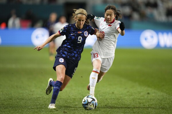 Netherlands' Katja Snoeijs and Vietnam's Thi Diem My Le challenge for the ball during the Women's World Cup Group E soccer match between Vietnam and the Netherlands in Dunedin, New Zealand, Tuesday, Aug. 1, 2023. (AP Photo/Alessandra Tarantino)