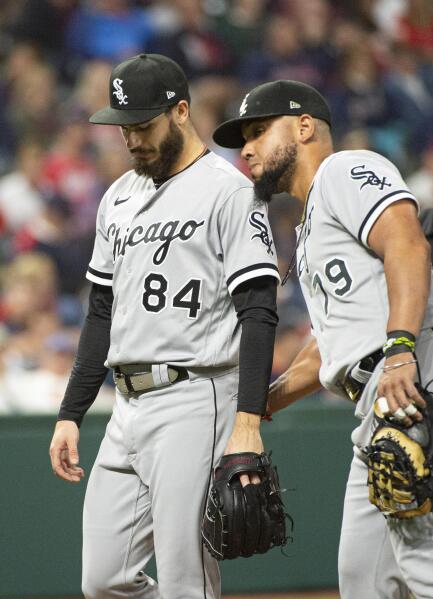 White Sox's Jose Abreu negative for COVID-19, will travel to