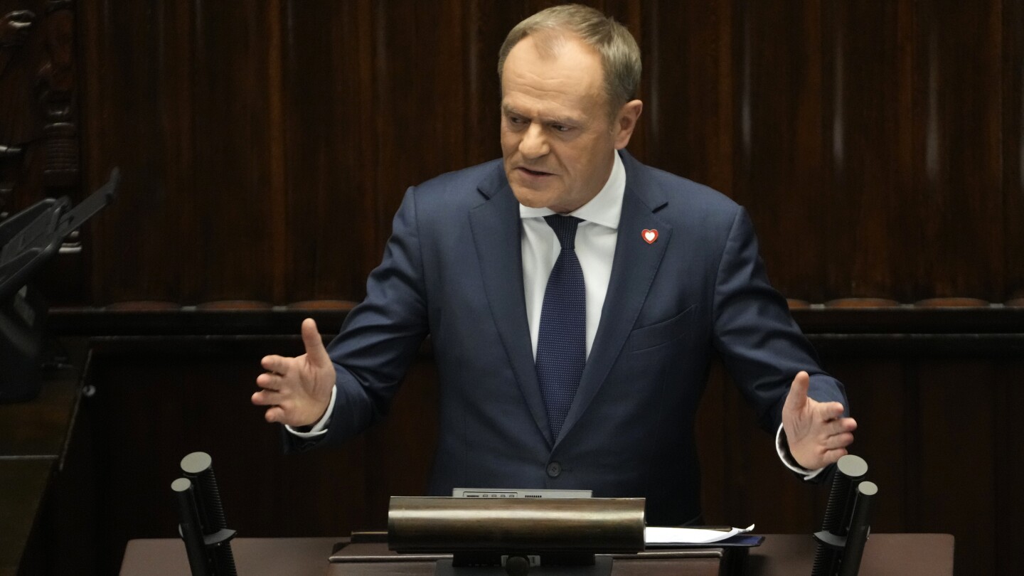 Nový polský premiér Donald Tusk složil přísahu se svým kabinetem