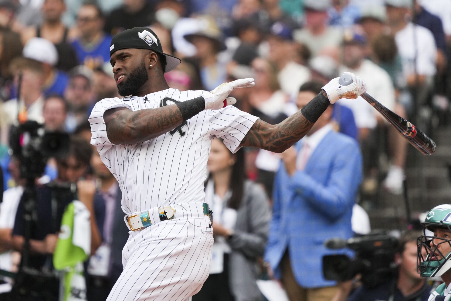 The small adjustment behind Chicago White Sox superstar Luis Robert Jr.'s  monster season - South Side Sox