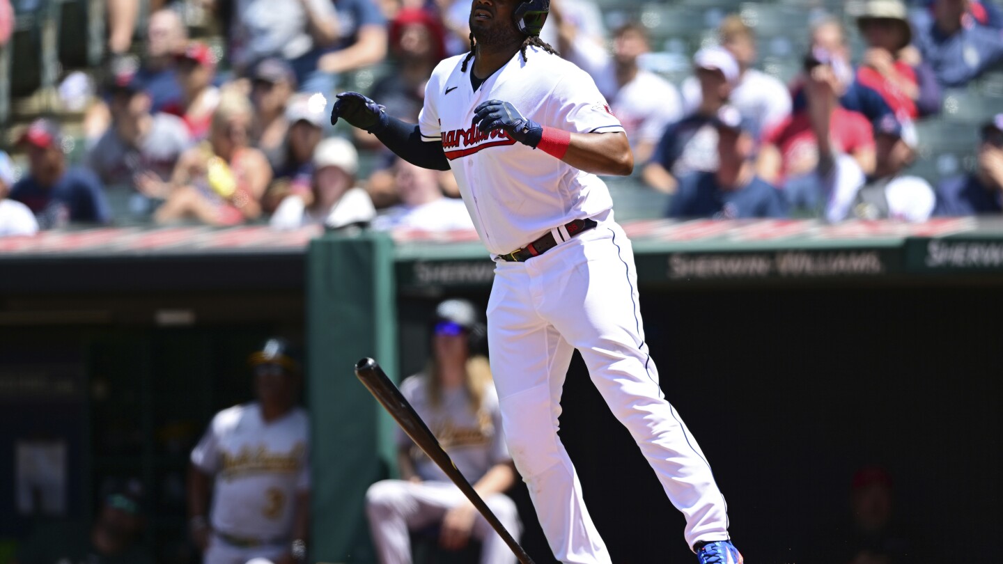 WATCH: Josh Bell Hits First Home Run In A Guardians Uniform - Sports  Illustrated Cleveland Guardians News, Analysis and More
