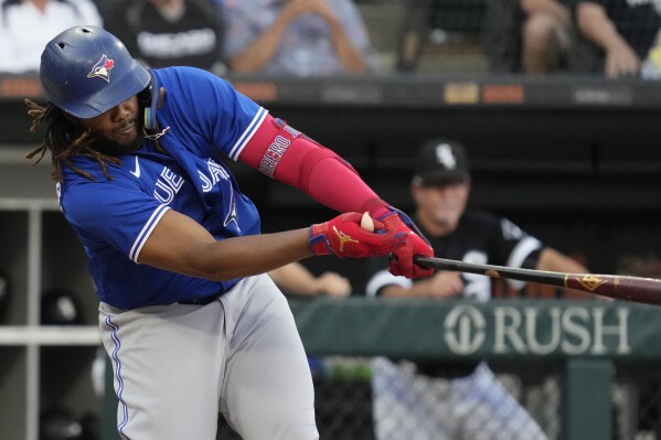 Whit Merrifield helps Toronto Blue Jays beat Chicago White Sox 5-4 for  doubleheader sweep