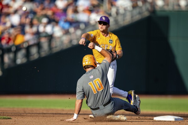 Tennessee baseball falls in polls, bracketology projections