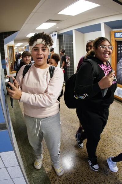 Students partake in phone tag during school – HHS Media