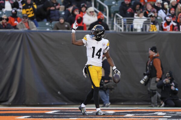 Steelers WR George Pickens on the rematch with Browns DB Newsome: 'I don't  even know who that is' | AP News