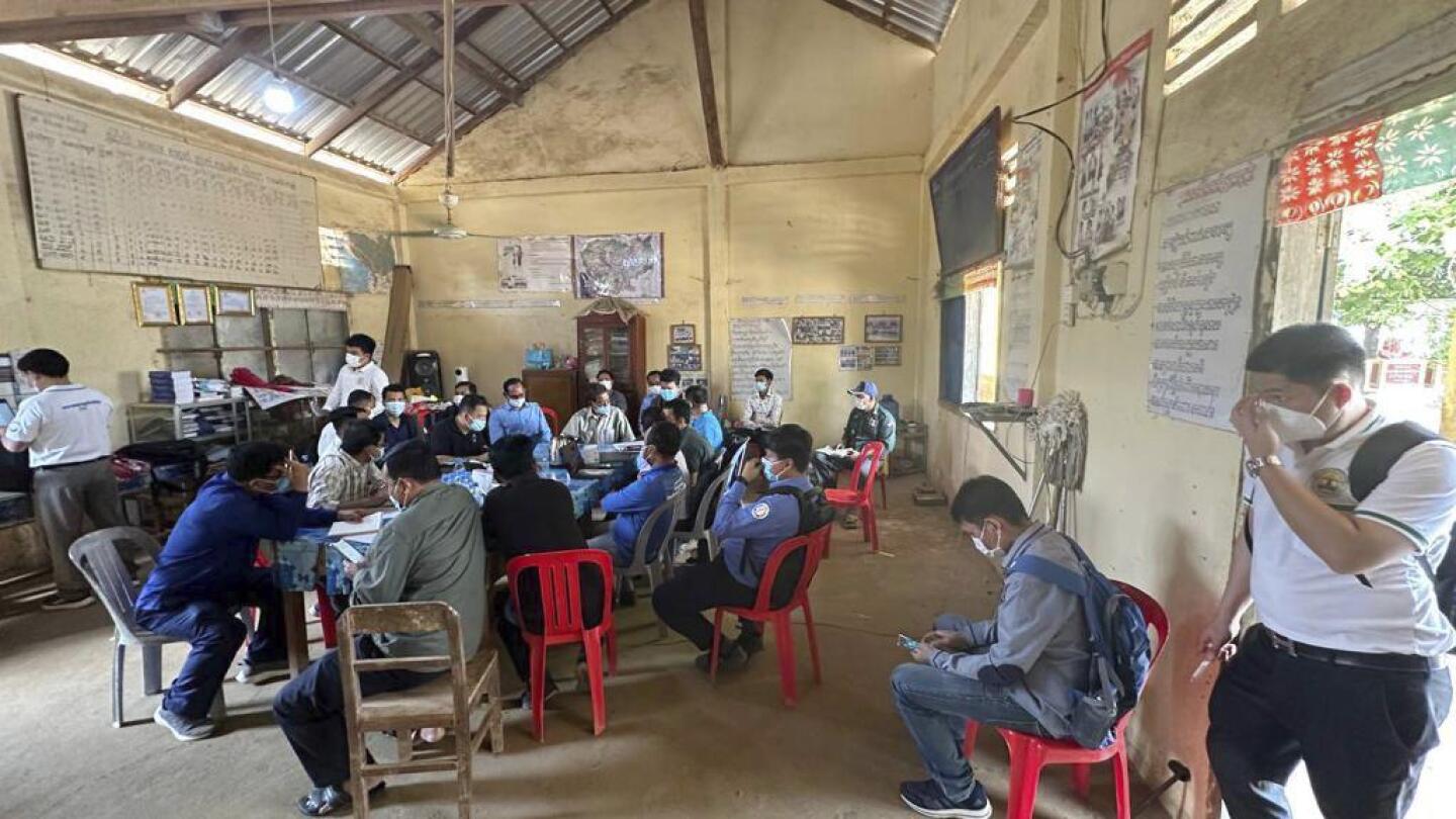Experts say bird flu threat small despite Cambodian fatality