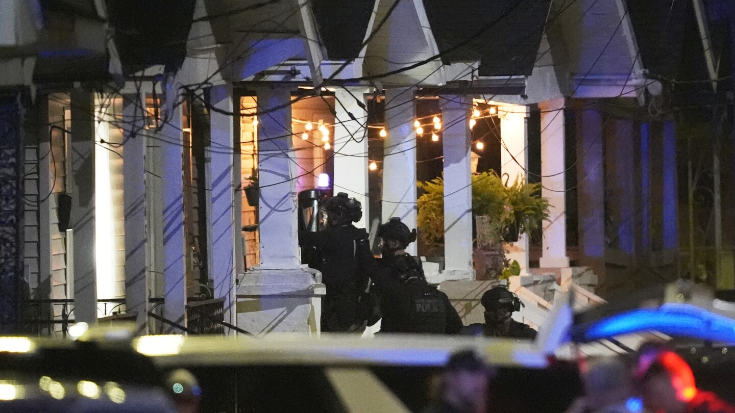 Arrested New Orleans jail worker says he helped inmates escape after stabbing threat - AP News