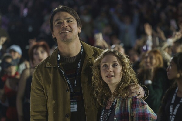 Trap' review: A silly, solidly entertaining M. Night Shyamalan thriller |  AP News