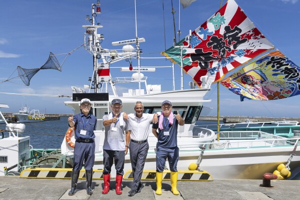 U.S. envoy visits Fukushima to eat fish, criticize China's seafood