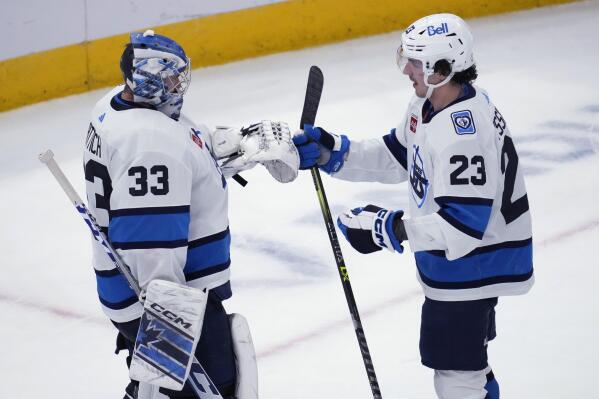 Blake Wheeler Cole Perfetti Winnipeg Jets past Chicago Blackhawks