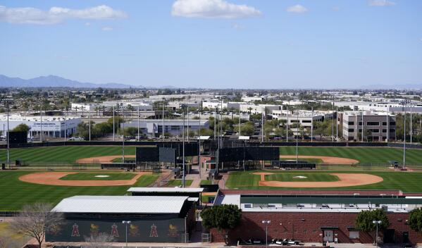 Spring training in Arizona, Florida delayed as battle for MLB