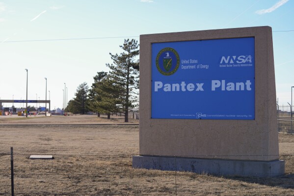 La entrada de la Pantex Plant en Panhandle, Texas, el 1 de marzo de 2024. El cambio climático está amenazando laboratorios, almacenes de armas e instalaciones eléctricas en Estados Unidos que manejan o están contaminadas por material radioactivo (Foto AP/Julio Cortez)