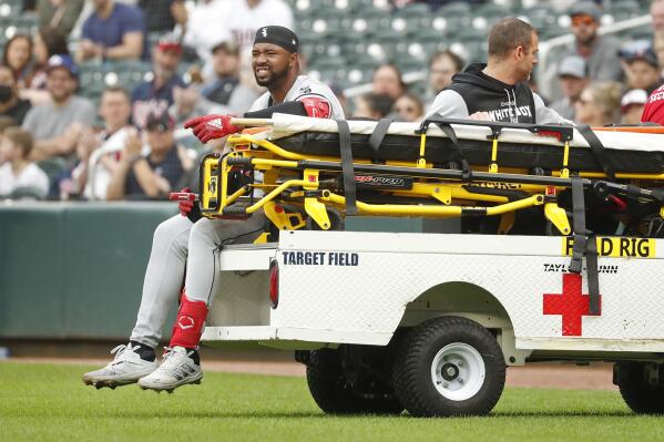 White Sox OF Jiménez carted off after hamstring injury