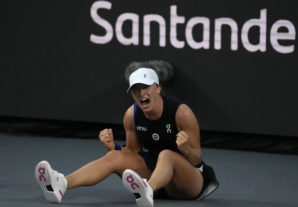 Swiatek confirmed new women's world No. 1 in latest WTA rankings