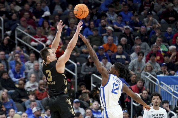 Oakland's Jack Gohlke (3) shoots a 3-pointer over Kentucky's Antonio Reeves (12) during the second half of a college basketball game in the first round of the men's NCAA tournament Thursday, March 21, 2024, in Pittsburgh. (AP Photo/Matt Freed)