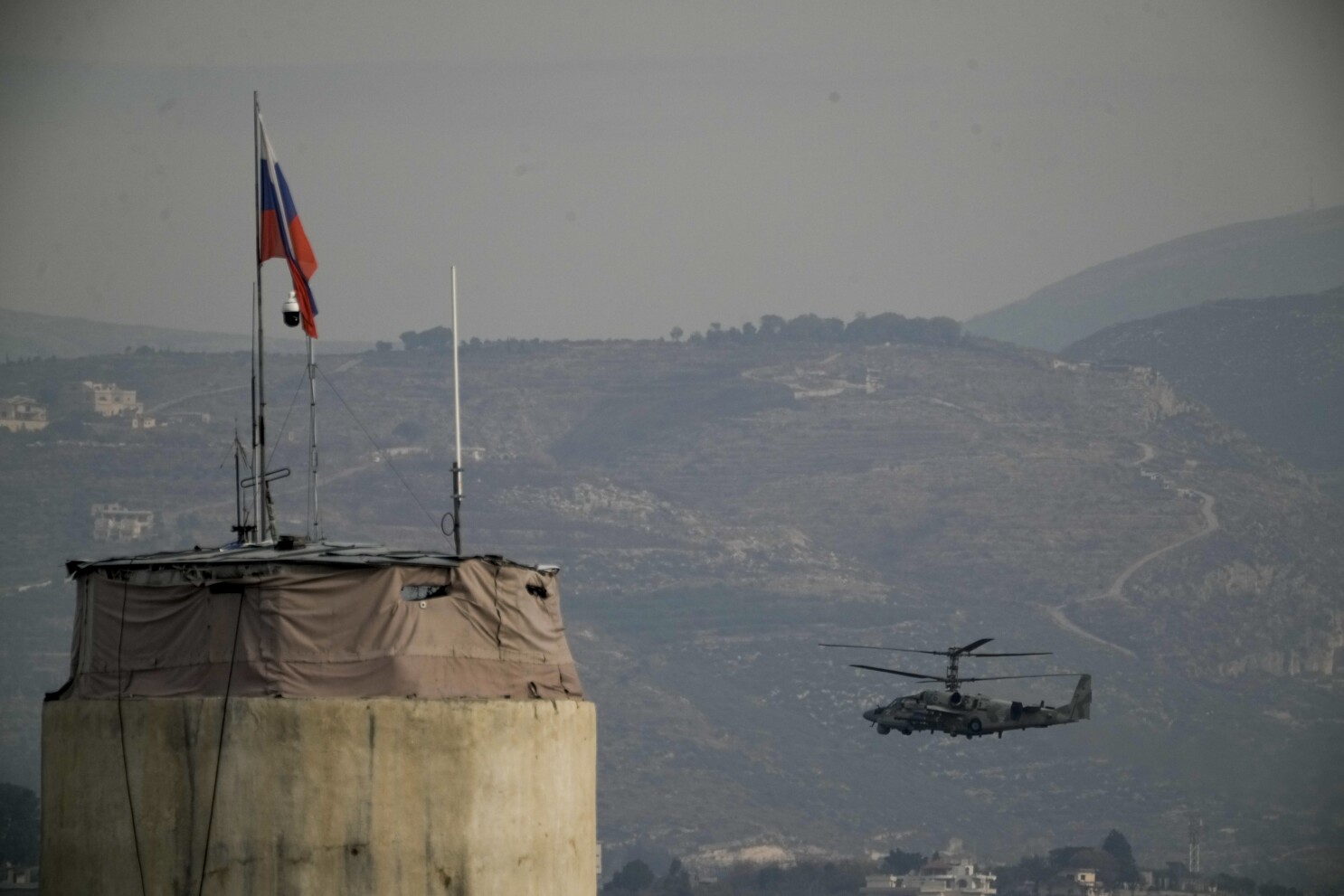 Militants kill 2 soldiers in attack on Russian air base in Syria