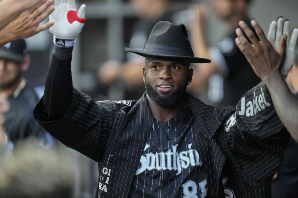 White Sox thrilled to get a healthy dose of Robert during a trying season