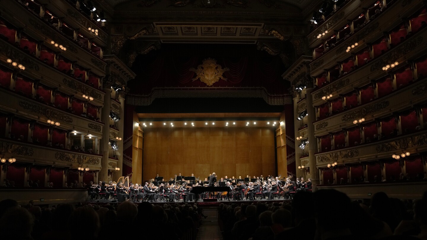 Националният симфоничен оркестър на САЩ триумфира в дебюта си в Ла Скала с италианския диригент Носеда