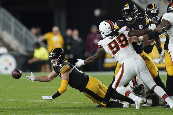 The Cleveland Browns can put the Pittsburgh Steelers in an early hole with  a win on Monday night, Associated Press