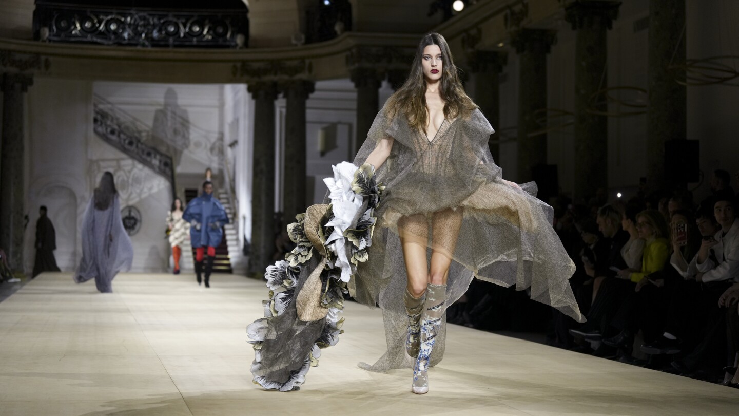 Andreas Kronthaler honors Westwood with a theatrical, rule-breaking vision at Paris Fashion Week