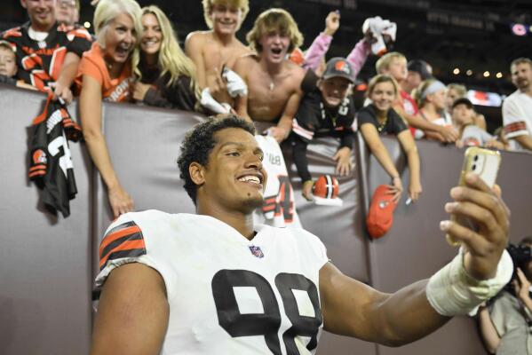 Cleveland Browns defeat Carolina Panthers 26-20