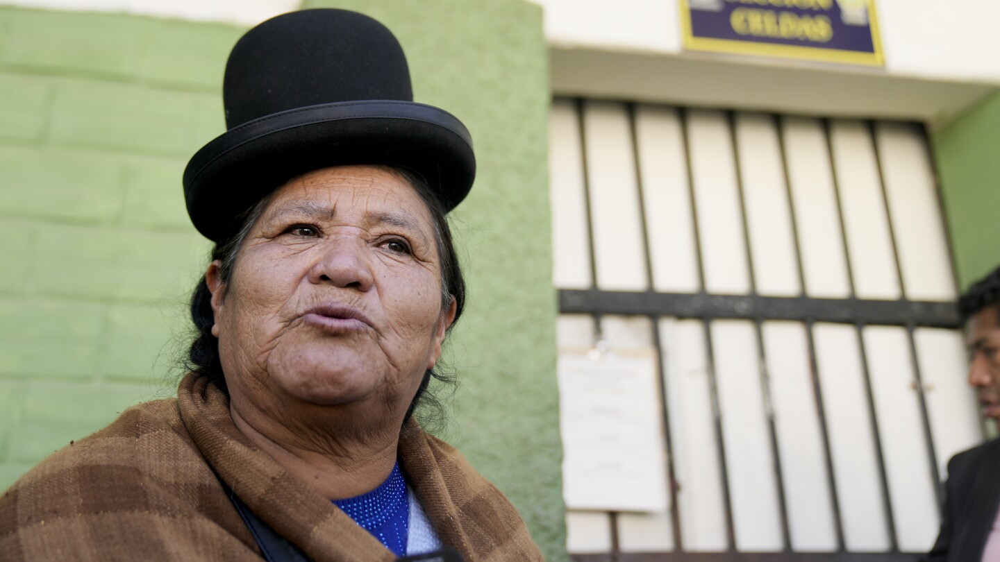 Les familles affirment que les personnes détenues lors du coup d’État manqué en Bolivie ont été trompées.  Le président dit que ce n’est pas son problème