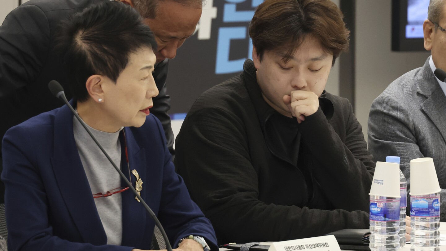 Президентът на Южна Корея се среща с лидера на стачкуващите лекари, докато се опитва да сложи край на техните напускания