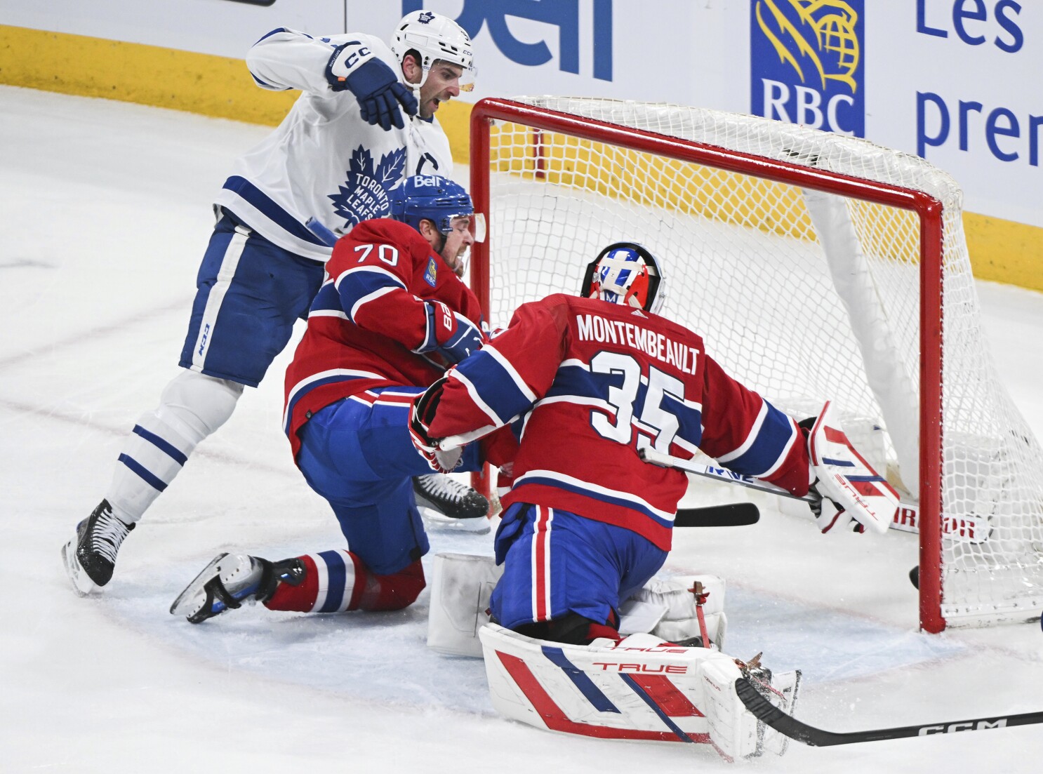 John Tavares breaks late tie with 20th goal, Maple Leafs beat Canadiens 3-2