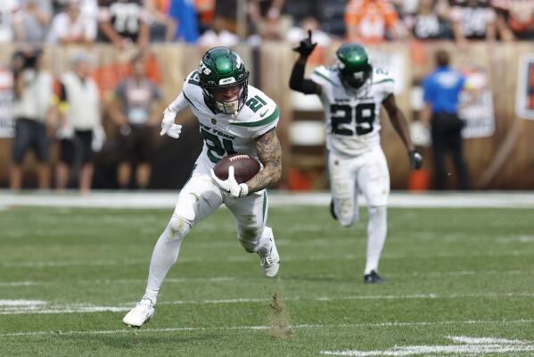 Jets score two late touchdowns for stunning win over Browns